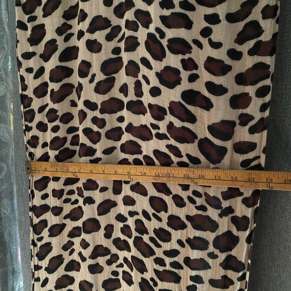 Long Leopard print Scarf - Picture 6 of 7